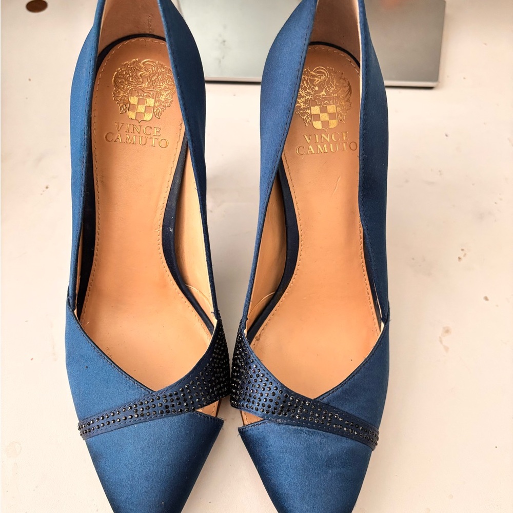 Vince Camuto Blue Heels Elegant Design